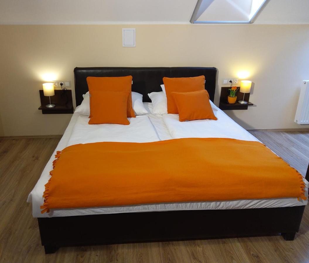 Gellény Lux Apartman Gyula Kültér fotó