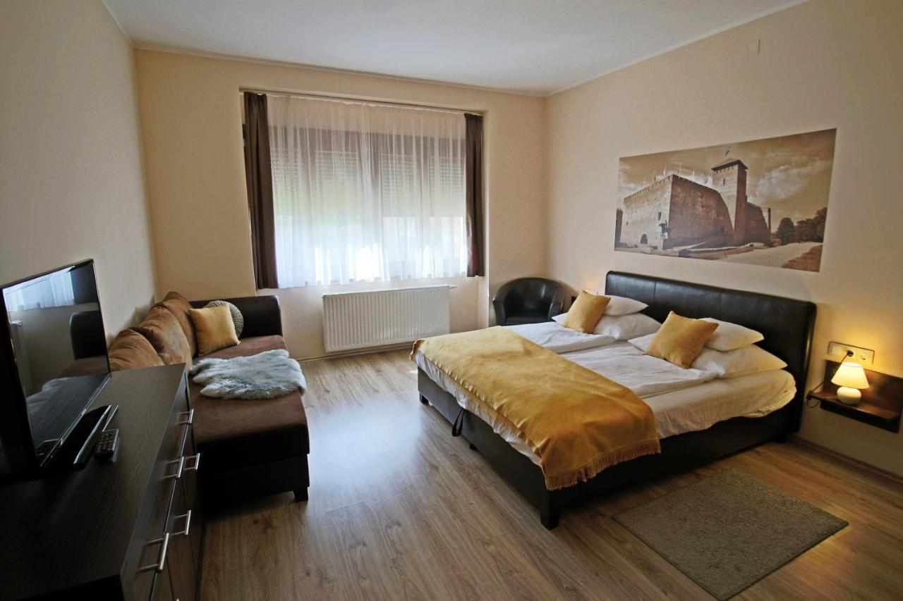 Gellény Lux Apartman Gyula Kültér fotó