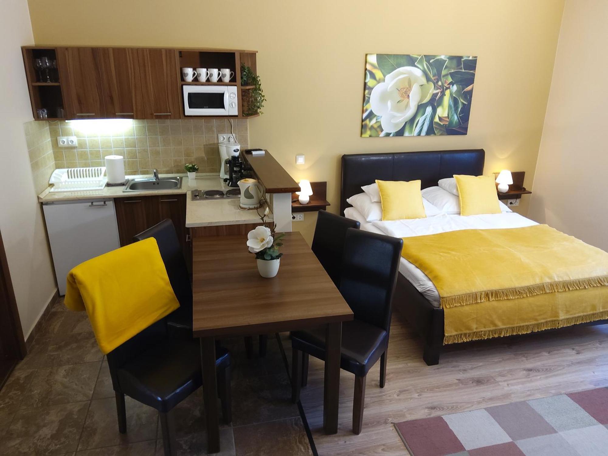 Gellény Lux Apartman Gyula Kültér fotó