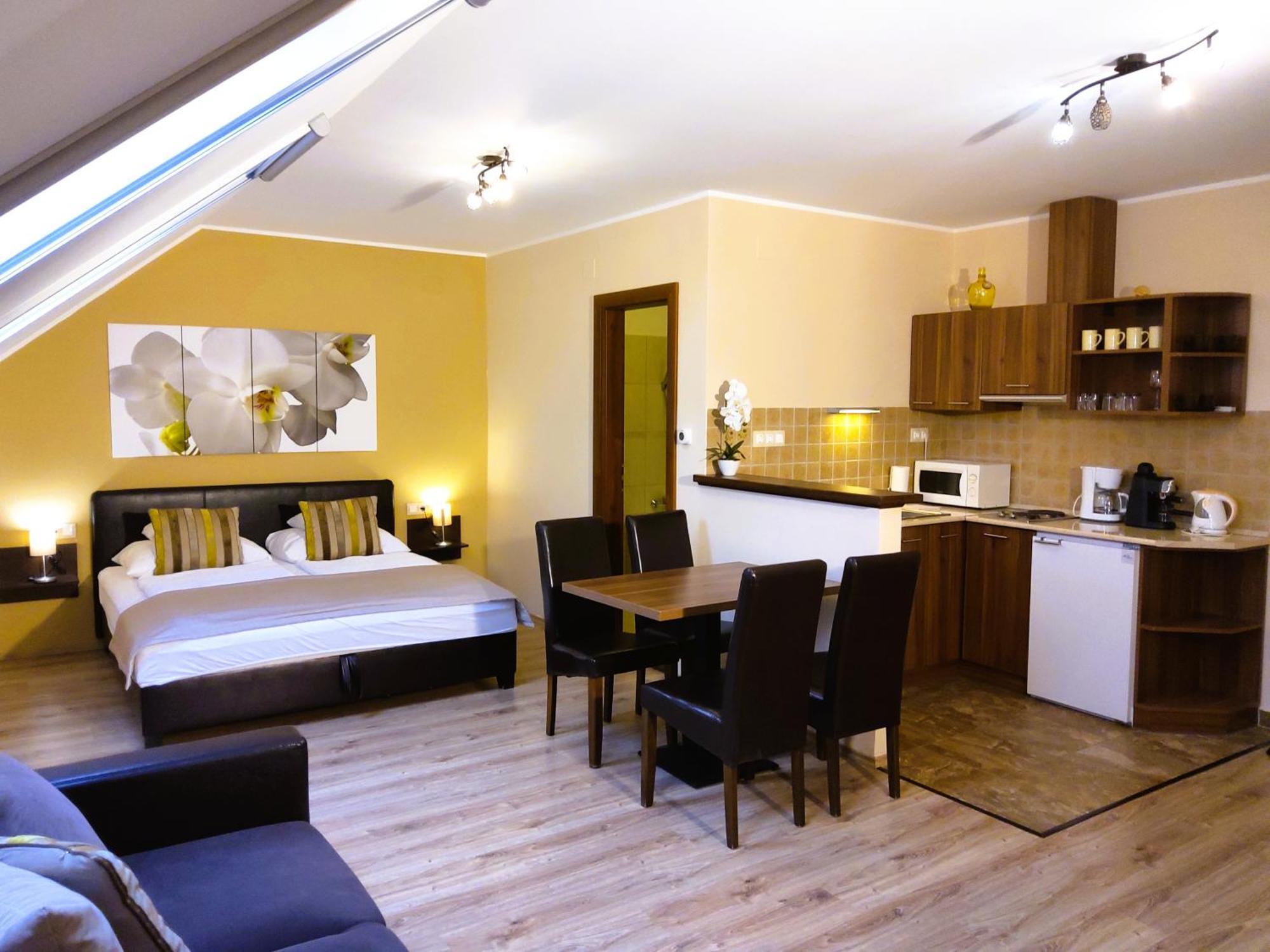 Gellény Lux Apartman Gyula Kültér fotó