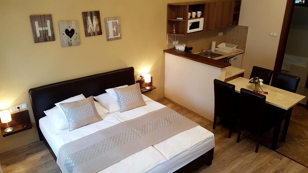 Gellény Lux Apartman Gyula Kültér fotó