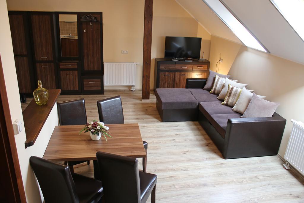 Gellény Lux Apartman Gyula Kültér fotó