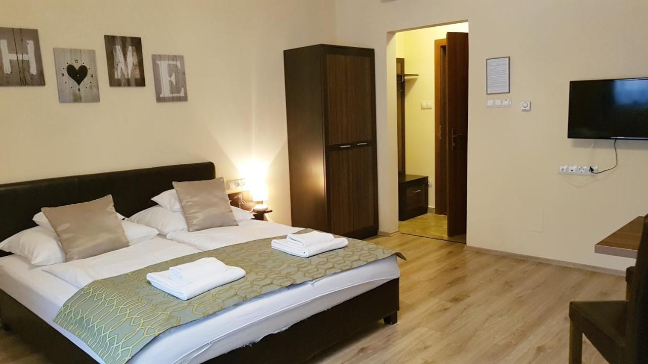 Gellény Lux Apartman Gyula Kültér fotó
