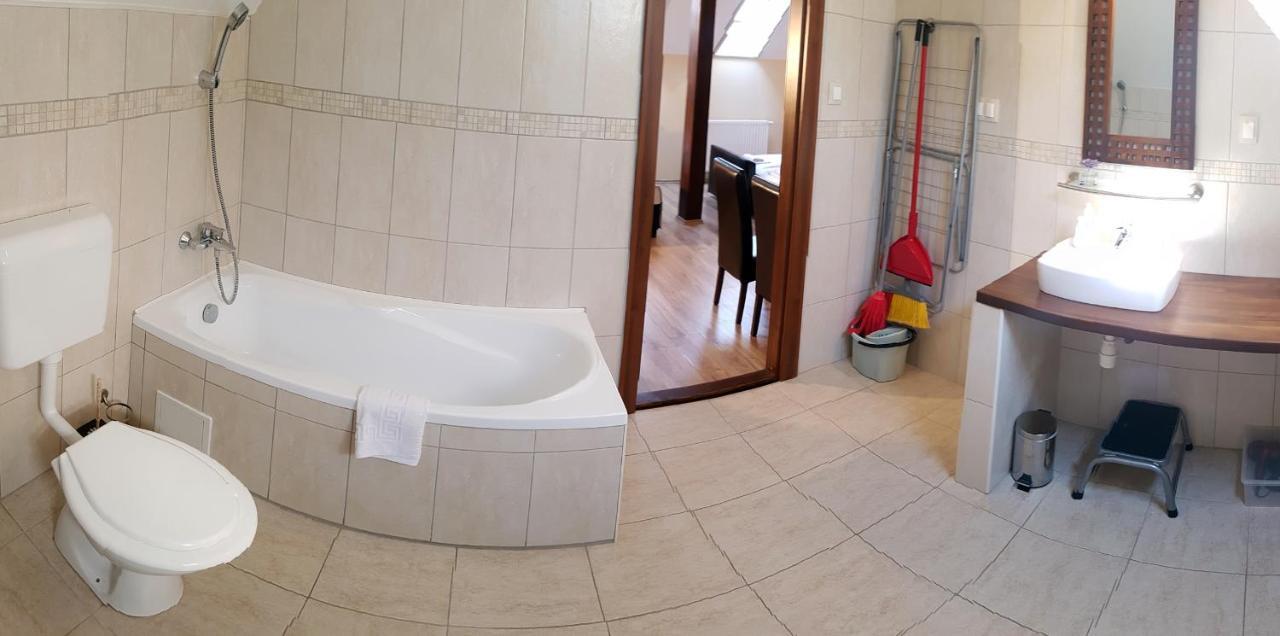 Gellény Lux Apartman Gyula Kültér fotó