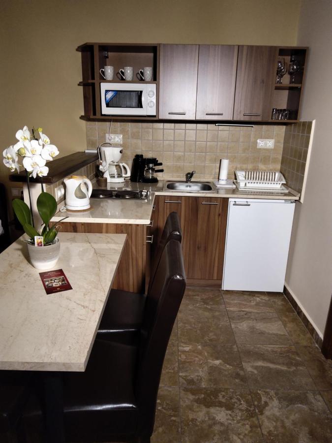 Gellény Lux Apartman Gyula Kültér fotó